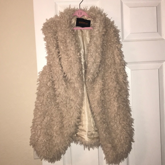 Ambiance Outerwear Other - New✨ Little Girls Faux Fur Vest
